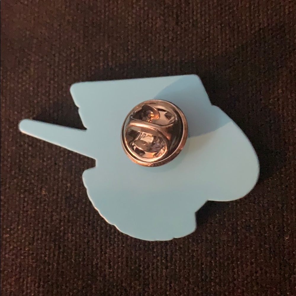 Nike Worldwide Pin - Picture 2 of 2